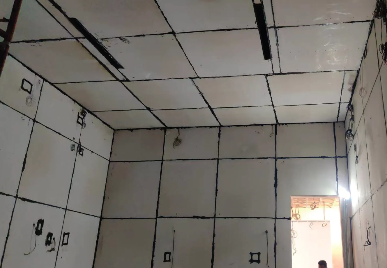 Bilik hiburan pawagam rumah yang telah siap
